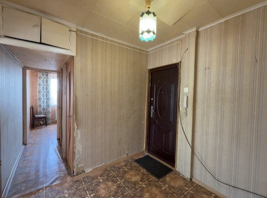 Продам трехкомнатную (3-комн.) квартиру, 8, Извара д