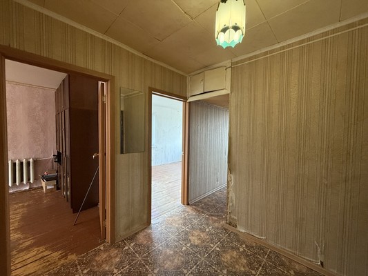 Продам трехкомнатную (3-комн.) квартиру, 8, Извара д