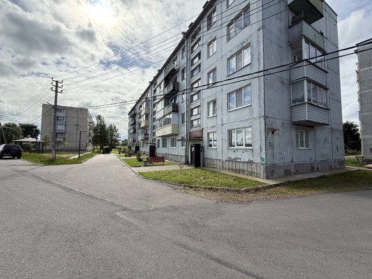 Продам трехкомнатную (3-комн.) квартиру, 8, Извара д
