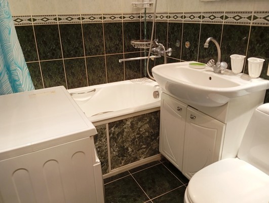 Продам трехкомнатную (3-комн.) квартиру, Центральная ул, 5, Юрово д