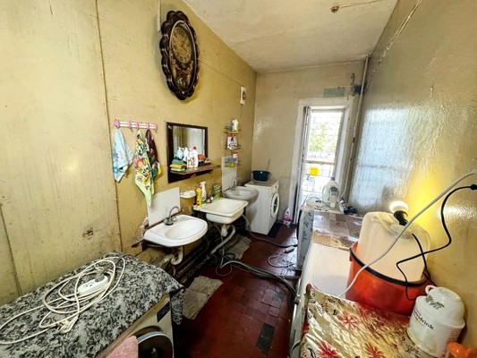 Продам комнату в 18-комн. квартире, Пирогова ул, 32, Комсомольск-на-Амуре г