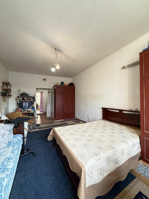 Продам трехкомнатную (3-комн.) квартиру, Толстого ул, 180кБ, Нальчик г