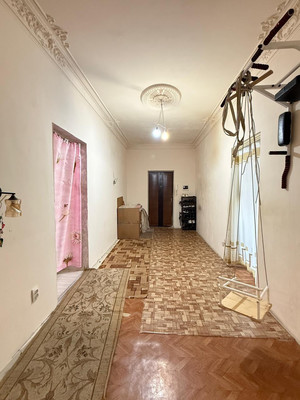 Продам трехкомнатную (3-комн.) квартиру, Толстого ул, 180кБ, Нальчик г