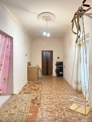 Продам трехкомнатную (3-комн.) квартиру, Толстого ул, 180кБ, Нальчик г