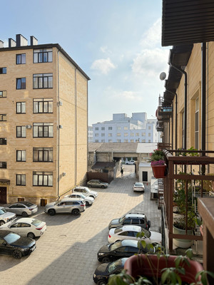 Продам трехкомнатную (3-комн.) квартиру, Толстого ул, 180кБ, Нальчик г