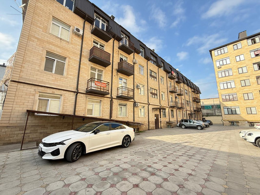 Продам трехкомнатную (3-комн.) квартиру, Толстого ул, 180кБ, Нальчик г