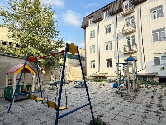 Продам трехкомнатную (3-комн.) квартиру, Толстого ул, 180кБ, Нальчик г