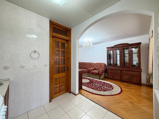 Продам трехкомнатную (3-комн.) квартиру, Хмельницкого ул, 39, Нальчик г