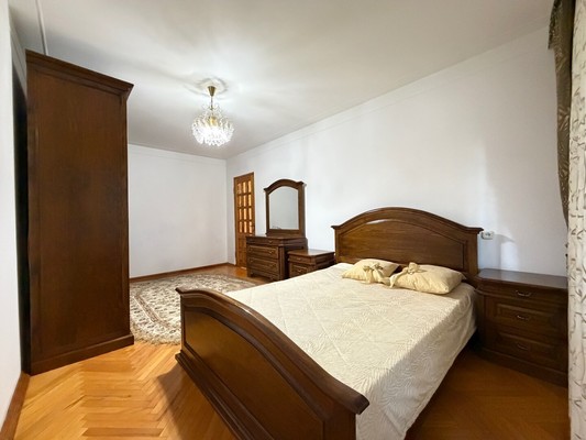 Продам трехкомнатную (3-комн.) квартиру, Хмельницкого ул, 39, Нальчик г