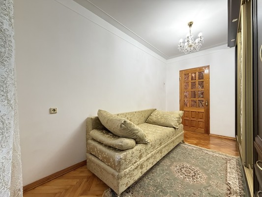 Продам трехкомнатную (3-комн.) квартиру, Хмельницкого ул, 39, Нальчик г