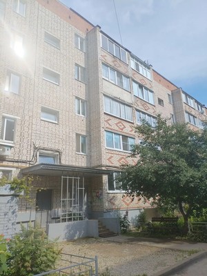 Сдам двухкомнатную (2-комн.) квартиру, Болотова ул, 8к3, Алексин г