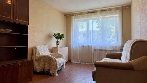 Продам двухкомнатную (2-комн.) квартиру, Вингиссара пр-кт, 82, Волосово г