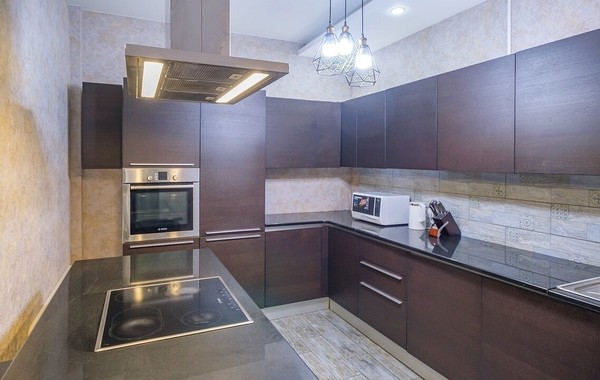 Продам трехкомнатную (3-комн.) квартиру, Курортный (Хостинский р-н) пр-кт, 925, Сочи г