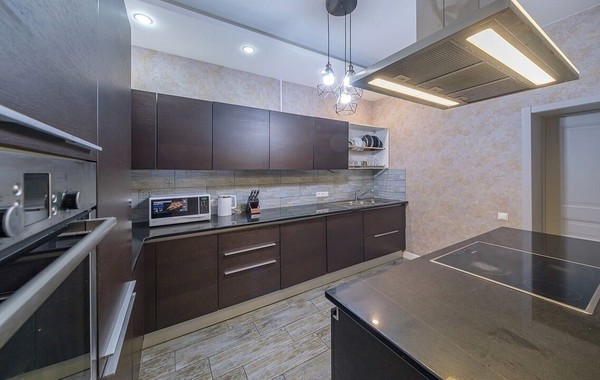 Продам трехкомнатную (3-комн.) квартиру, Курортный (Хостинский р-н) пр-кт, 925, Сочи г