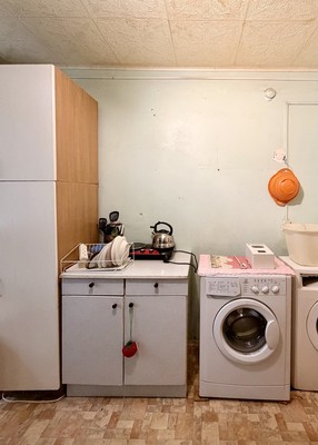 Продам комнату в 5-комн. квартире, Коминтерна ул, 57, Нижний Тагил г