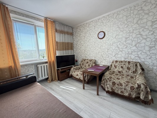Продам двухкомнатную (2-комн.) квартиру, Севастопольская ул, 94, Симферополь г