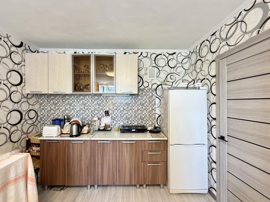 Продам двухкомнатную (2-комн.) квартиру, Севастопольская ул, 94, Симферополь г