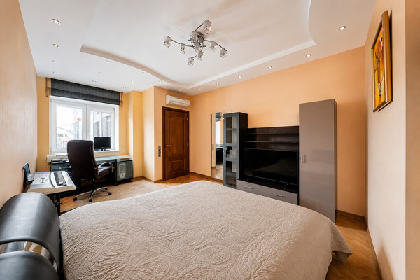 Продам двухкомнатную (2-комн.) квартиру, Хачатуряна ул, 12к1, Москва г