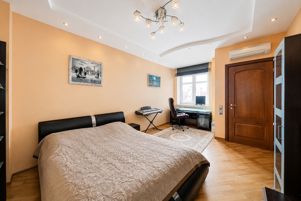 Продам двухкомнатную (2-комн.) квартиру, Хачатуряна ул, 12к1, Москва г