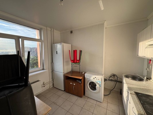 Продам трехкомнатную (3-комн.) квартиру, Сосновая ул, 1к3, Котельники г