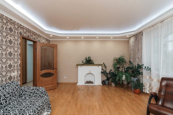 Продам трехкомнатную (3-комн.) квартиру, Красногвардейская ул, 11, Ханты-Мансийск г