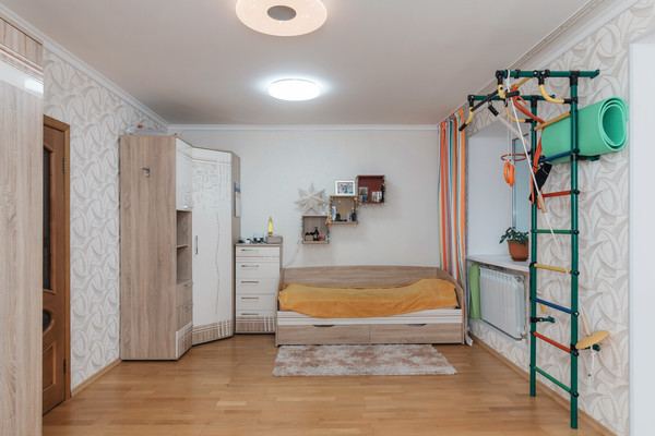 Продам трехкомнатную (3-комн.) квартиру, Красногвардейская ул, 11, Ханты-Мансийск г