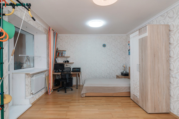 Продам трехкомнатную (3-комн.) квартиру, Красногвардейская ул, 11, Ханты-Мансийск г