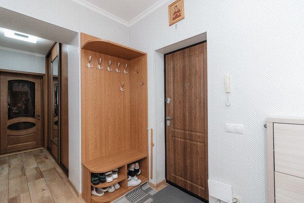 Продам трехкомнатную (3-комн.) квартиру, Красногвардейская ул, 11, Ханты-Мансийск г
