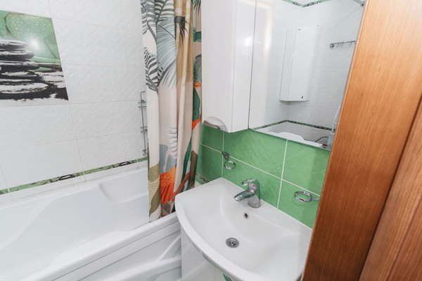 Продам трехкомнатную (3-комн.) квартиру, Красногвардейская ул, 11, Ханты-Мансийск г