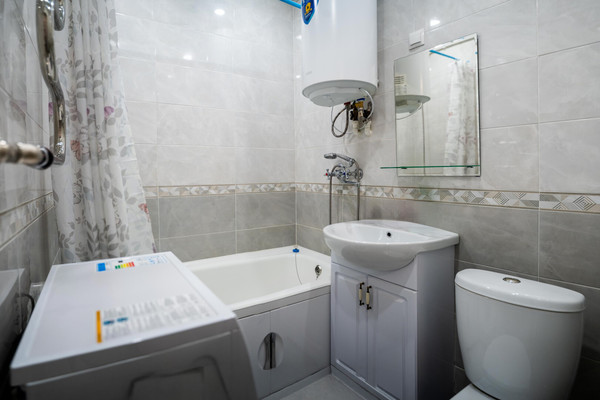 Продам двухкомнатную (2-комн.) квартиру, Школьная ул, 4, Шарапова-Охота п