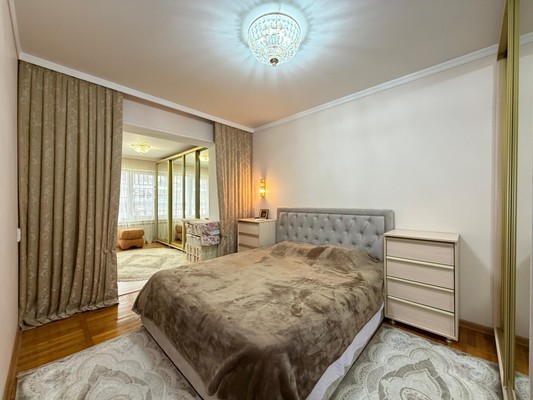 Продам трехкомнатную (3-комн.) квартиру, Атажукина ул, 8, Нальчик г