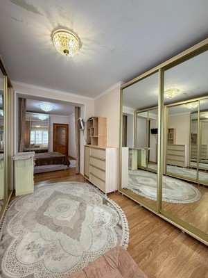 Продам трехкомнатную (3-комн.) квартиру, Атажукина ул, 8, Нальчик г
