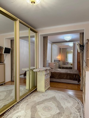 Продам трехкомнатную (3-комн.) квартиру, Атажукина ул, 8, Нальчик г
