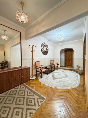 Продам трехкомнатную (3-комн.) квартиру, Атажукина ул, 8, Нальчик г