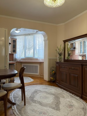 Продам трехкомнатную (3-комн.) квартиру, Атажукина ул, 8, Нальчик г