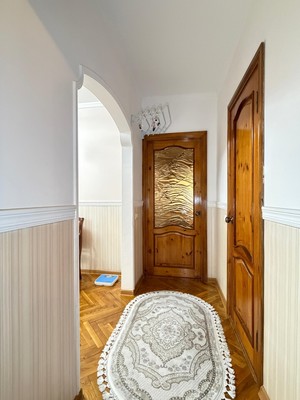 Продам трехкомнатную (3-комн.) квартиру, Атажукина ул, 8, Нальчик г
