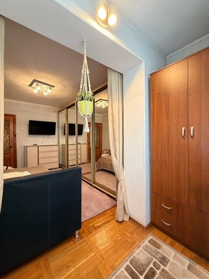 Продам трехкомнатную (3-комн.) квартиру, Атажукина ул, 8, Нальчик г