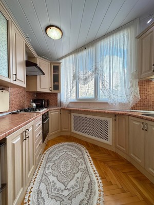 Продам трехкомнатную (3-комн.) квартиру, Атажукина ул, 8, Нальчик г