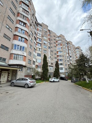 Продам трехкомнатную (3-комн.) квартиру, Атажукина ул, 8, Нальчик г