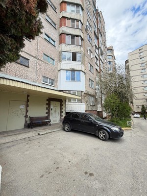 Продам трехкомнатную (3-комн.) квартиру, Атажукина ул, 8, Нальчик г