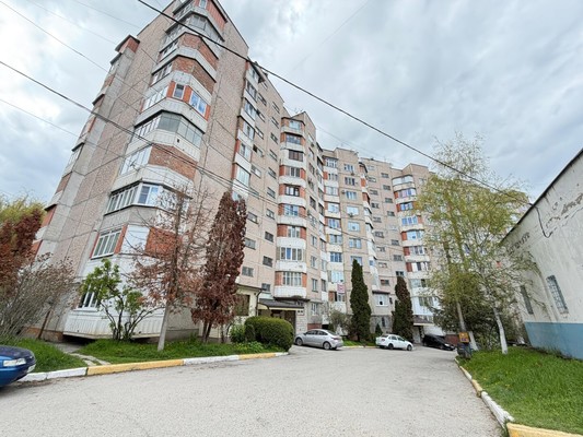 Продам трехкомнатную (3-комн.) квартиру, Атажукина ул, 8, Нальчик г