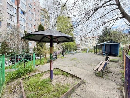 Продам трехкомнатную (3-комн.) квартиру, Атажукина ул, 8, Нальчик г