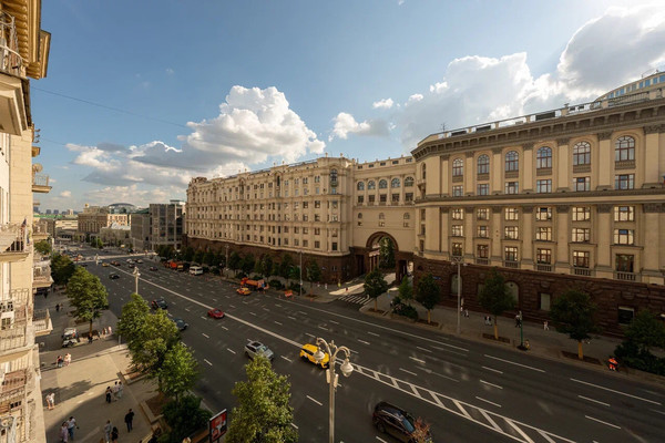 Продам трехкомнатную (3-комн.) квартиру, Тверская ул, 6, Москва г