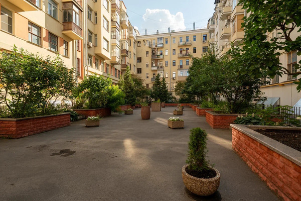 Продам трехкомнатную (3-комн.) квартиру, Тверская ул, 6, Москва г