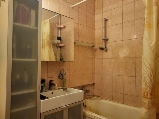 Продам двухкомнатную (2-комн.) квартиру, 25 Октября пр-кт, 65а, Гатчина г