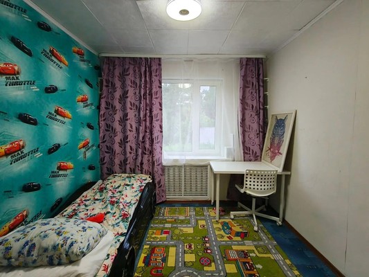 Продам трехкомнатную (3-комн.) квартиру, Гагарина ул, 220кА, Ханты-Мансийск г