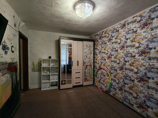 Продам трехкомнатную (3-комн.) квартиру, Гагарина ул, 220кА, Ханты-Мансийск г