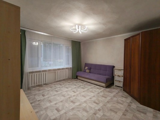 Продам трехкомнатную (3-комн.) квартиру, Гагарина ул, 220кА, Ханты-Мансийск г