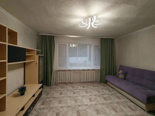 Продам трехкомнатную (3-комн.) квартиру, Гагарина ул, 220кА, Ханты-Мансийск г