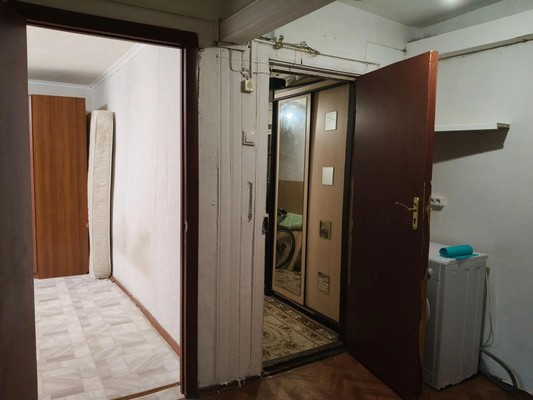 Продам трехкомнатную (3-комн.) квартиру, Гагарина ул, 220кА, Ханты-Мансийск г